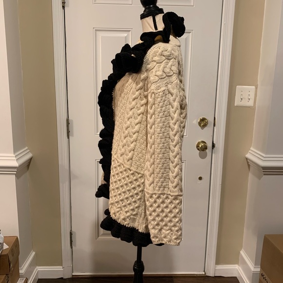 CARRAIG DONN 100% Merino Wool white black ruffle Cardigan (hole) - Picture 5 of 7